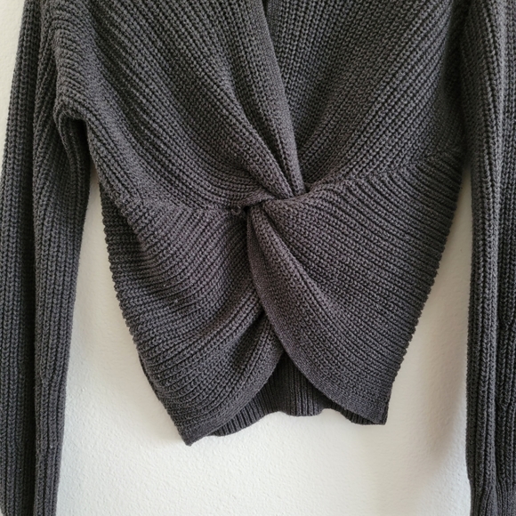 GAP Crop Twist Charcoal Chunky Knit Sweater - Picture 7 of 10